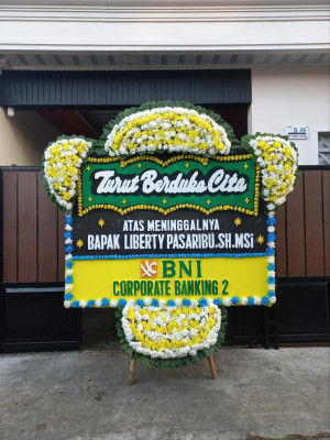 Papan Bunga Duka di Biuk