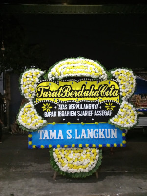 Papan Bunga Duka di Biuk